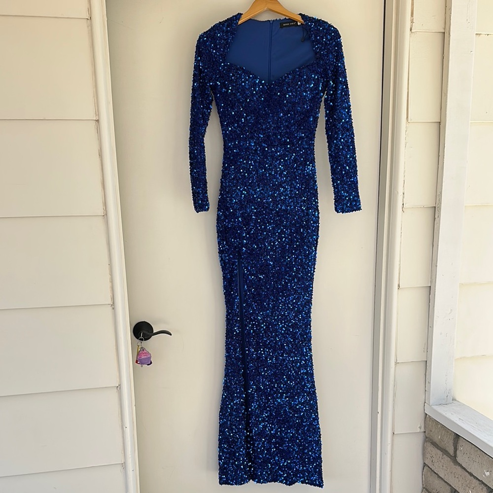 Elegant Blue Sequin Gown!